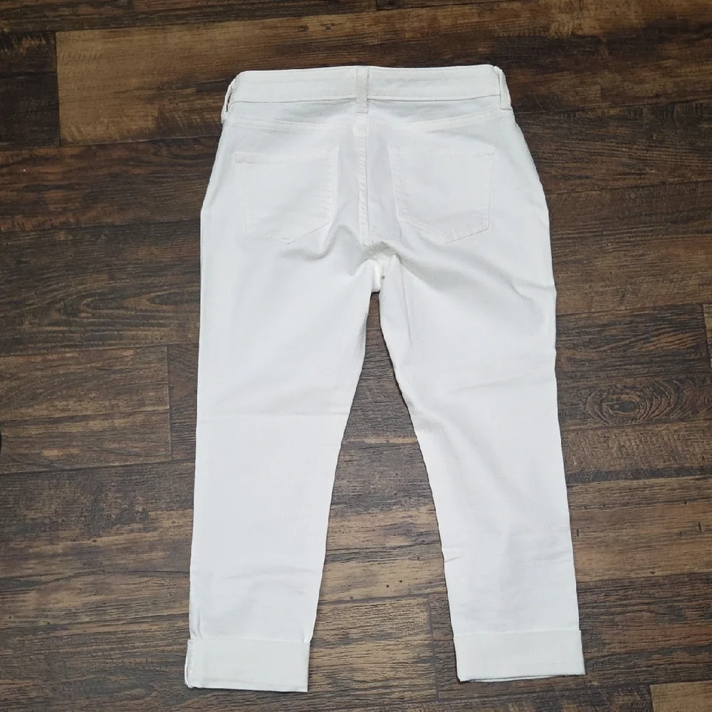 2 Pair Of a.n.a Women's Skinny Jeans in Black and White - Picture 4 of 7